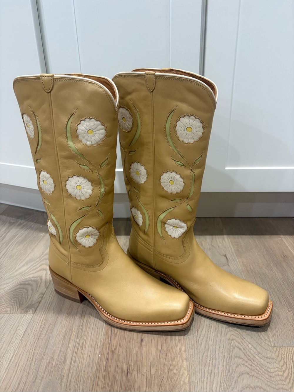 Tecovas Charlie Bloom Pale Yellow Floral Embroidered Western Boots size 7